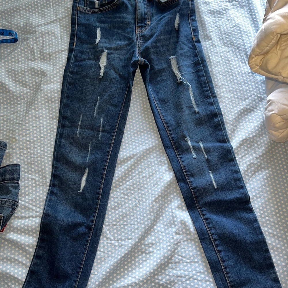 Girl’s size 7/8 Levi's Distressed Dark Blue Skinny Jeans